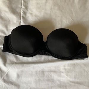 Black strapless bra